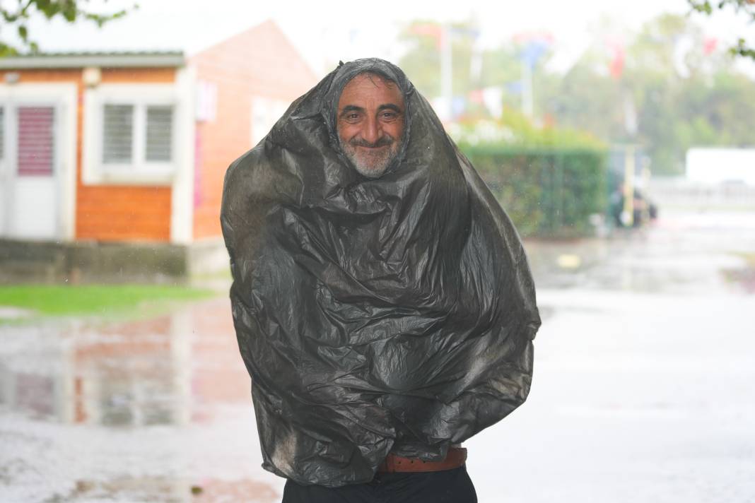 İstanbul’a sadece 5 dakika yetti! Meteoroloji uyarı üstüne uyarı yapmıştı 8